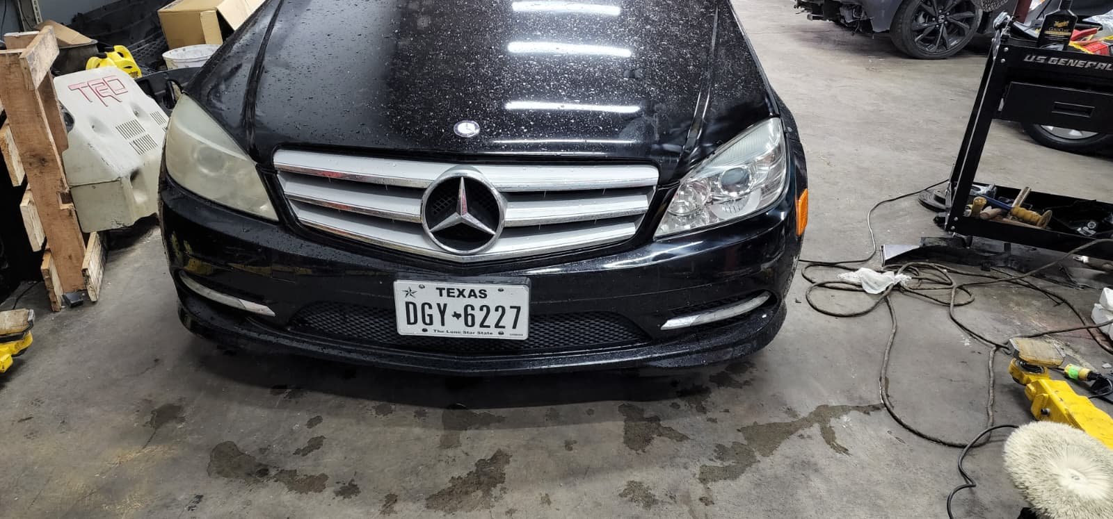 Automotive workshop vehicle
